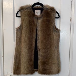 Zara faux fur vest - size small